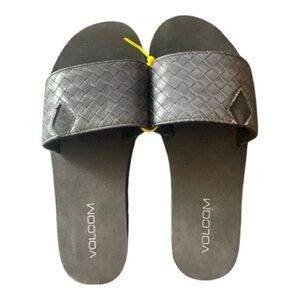 NWOT-VOLCOM-NOT SO SIMPLE-BLACK PLATFORM SLIDES-SIZE 8
